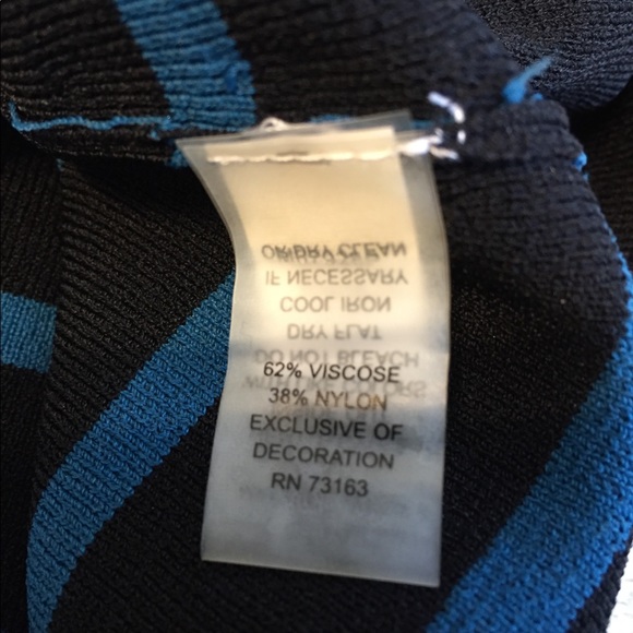 Sophisticated and Pretty Top by Cable and Gauge - Picture 7 of 8